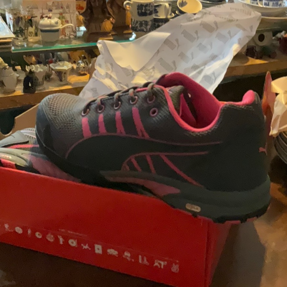 NWT Puma Women’s Safety Shoes - Picture 3 of 9